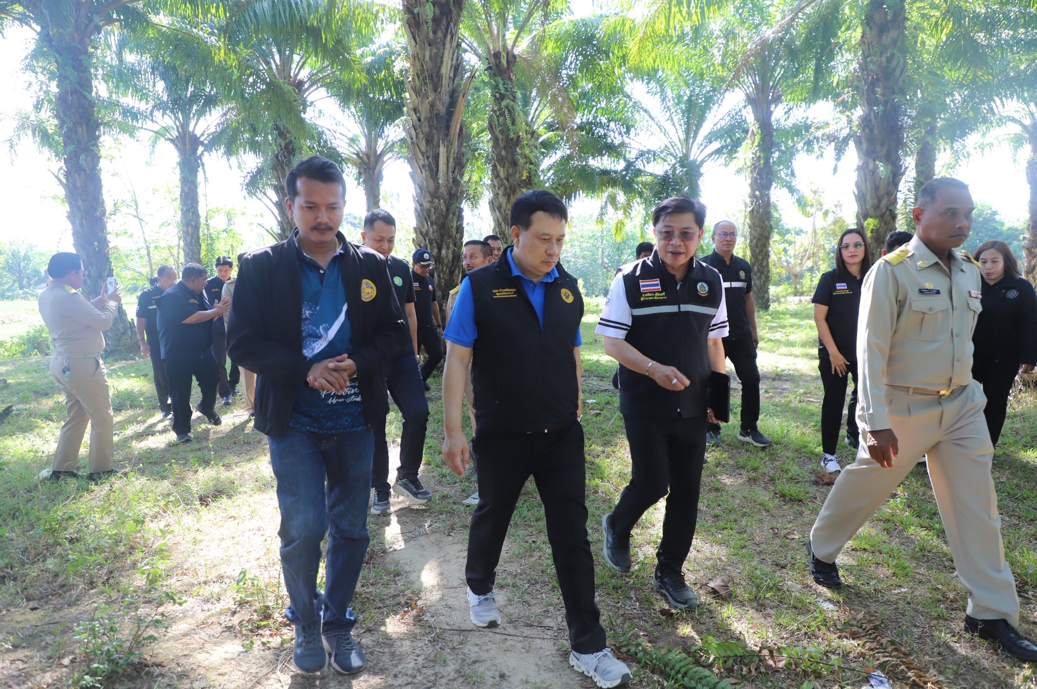 title - ข่าวดีชาวกระบี่ รมช.เกษตรฯ ลงพื้นที่ติดตามโปรเจกต์ยักษ์ ส.ป.ก. เร่งพัฒนาโครงสร้างพื้นฐานแปลงพื้นที่เป้าหมาย คทช. ในเขตปฏิรูปที่ดิน กว่า 4,300 ไร่ มุ่งสร้างอาชีพอย่างยั่งยืน